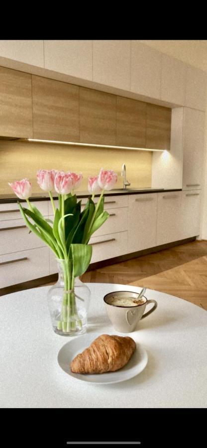 City Center Apartment ฮราเดตสคราโลเว ภายนอก รูปภาพ